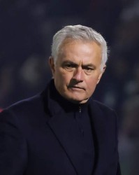 开云官方网站-点球打飞 63岁穆帅低头认命！欧冠末轮死磕皇马 输球就出局