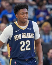 开云登录入口地址-德里克·奎因单场30分22篮板 鹈鹕队史新秀首人！