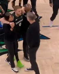 开云登录入口地址-森林狼官方：迪温琴佐因右小腿受伤缺席今日剩余比赛